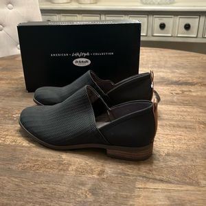 Dr schools black low shoe. NWT